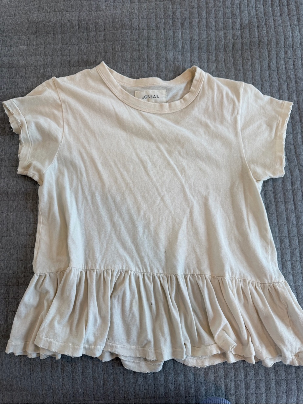 THE GREAT. Cream Distressed Ruffle-Hem Shirt Sleeve Tee